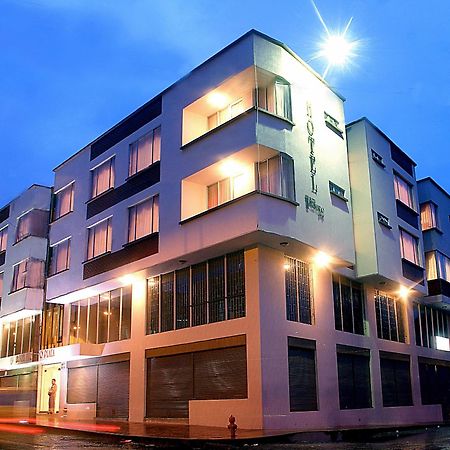 Hotel Fernando Plaza Пасто Экстерьер фото